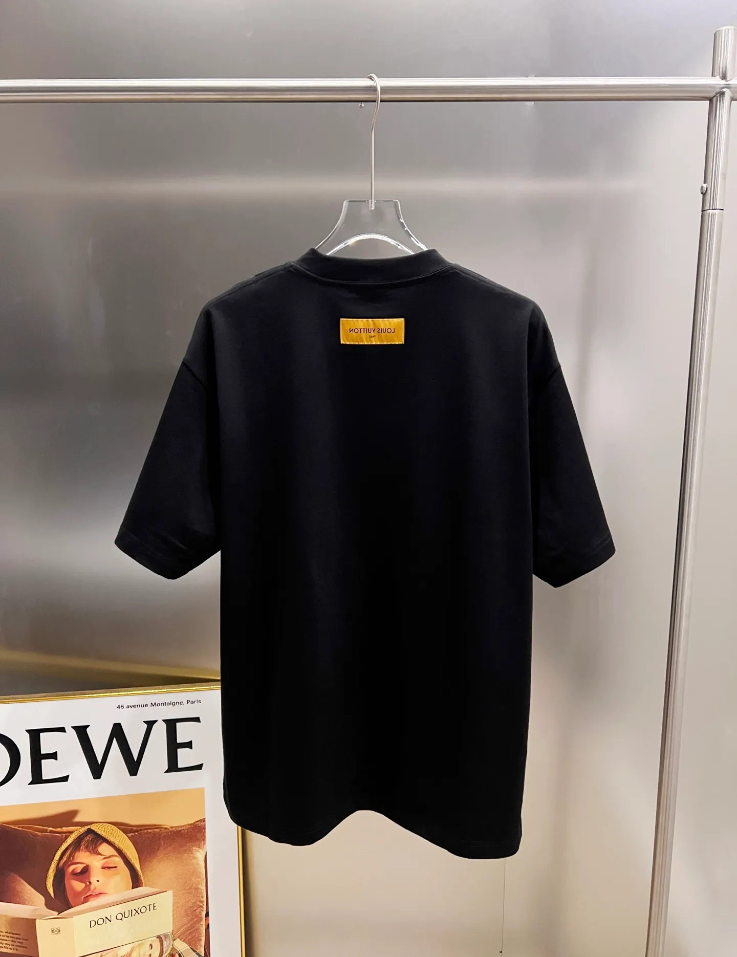 🅿️190 1v Louis* 2025 autumn and winter new style classic letter three-dimensional craft design high-end version! Highly breathable and comfortable, customized double yarn plain cotton fabric. Short-sleeved T-shirt. Same style for men and women. Sizes S M L XL XXL Five sizes black white